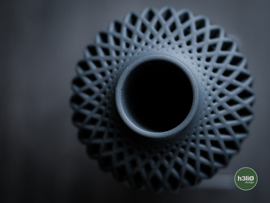 01_NOU - vază minimalistă cu geometrie complexă · apexis