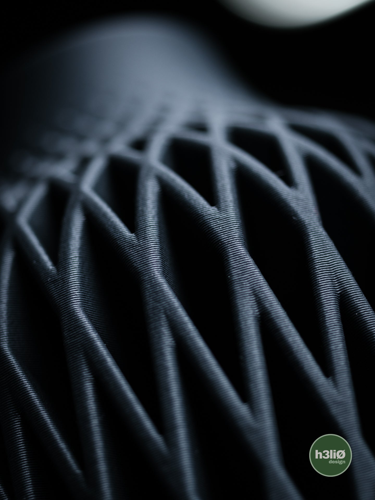 01_NOU - vază minimalistă cu geometrie complexă · apexis