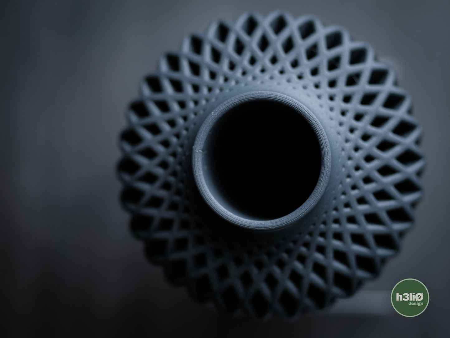 01_NOU - vază minimalistă cu geometrie complexă · apexis