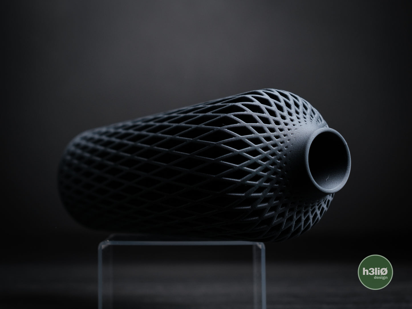 01_NOU - vază minimalistă cu geometrie complexă · apexis